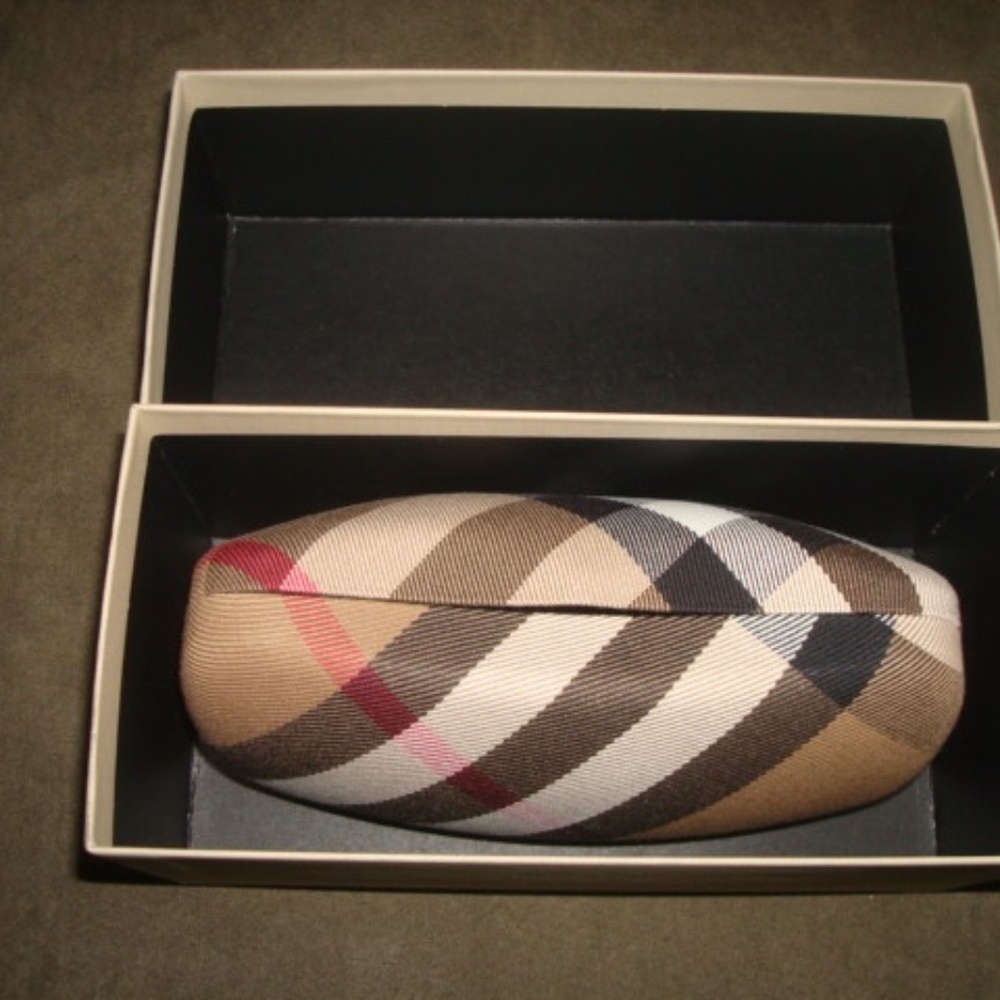 AUTHENTIC BURBERRY SUNGLASSES - Picture 2 of 12